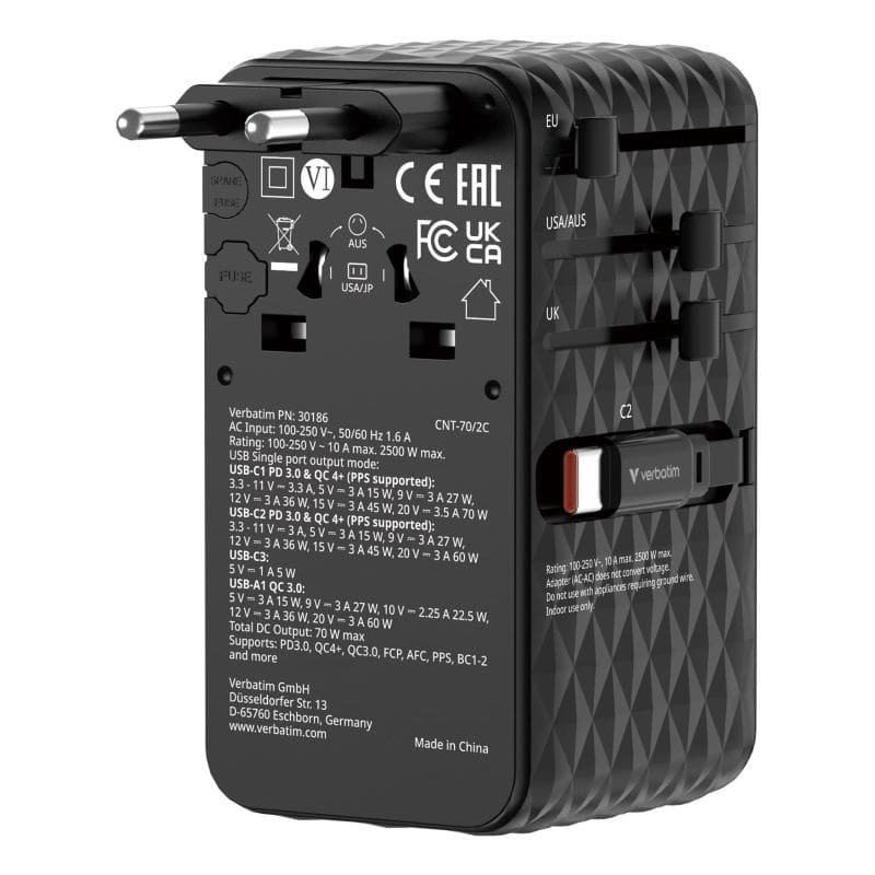 Charge �n� Travel 70W 2C retractable Universal Travel Adapter Black