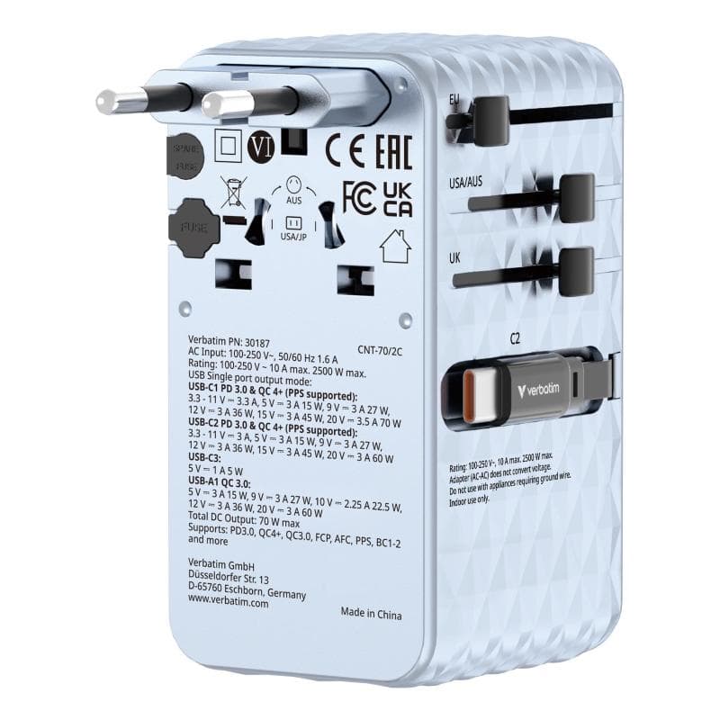 Charge �n� Travel 70W 2C retractable Universal Travel Adapter Blue