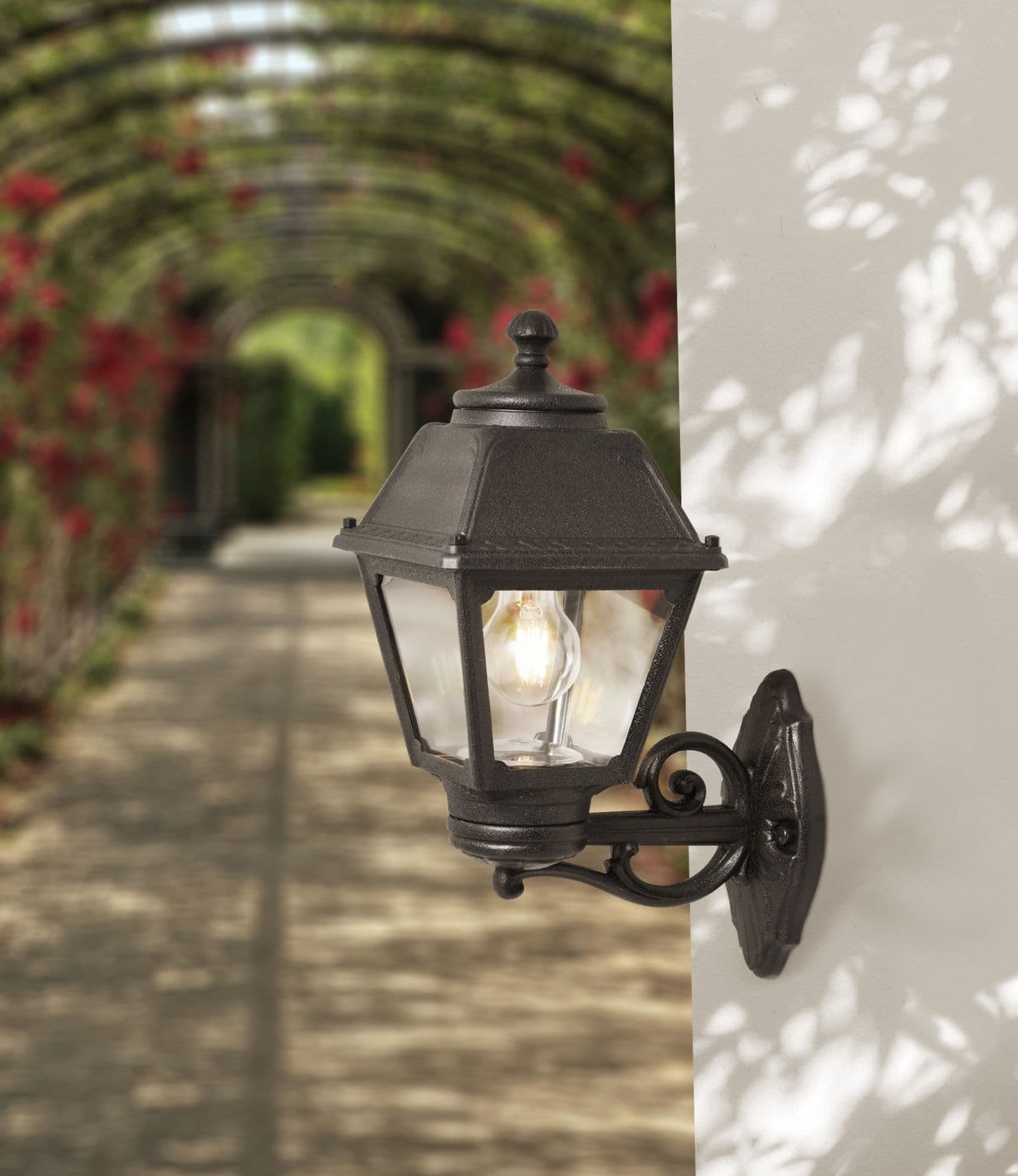 ALBA APPLIQUE CON LANTERNA INSTALLABILE SIA VERSO BASSO CHE ALTO 1 LUCE ATTACCO E27 NERO IP55 CONFEZIONE DA 10 PEZZI