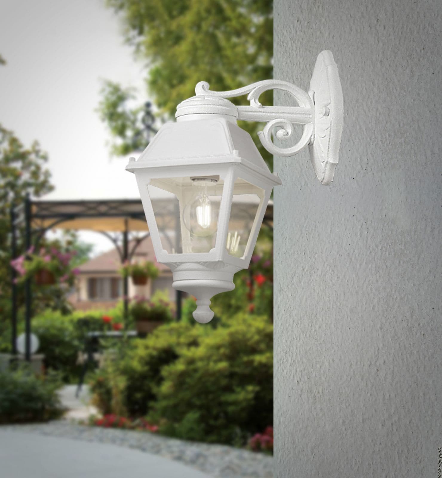 ALBA APPLIQUE CON LANTERNA INSTALLABILE SIA VERSO BASSO CHE ALTO 1 LUCE ATTACCO E27 BIANCO IP55 CONFEZIONE DA 10 PEZZI